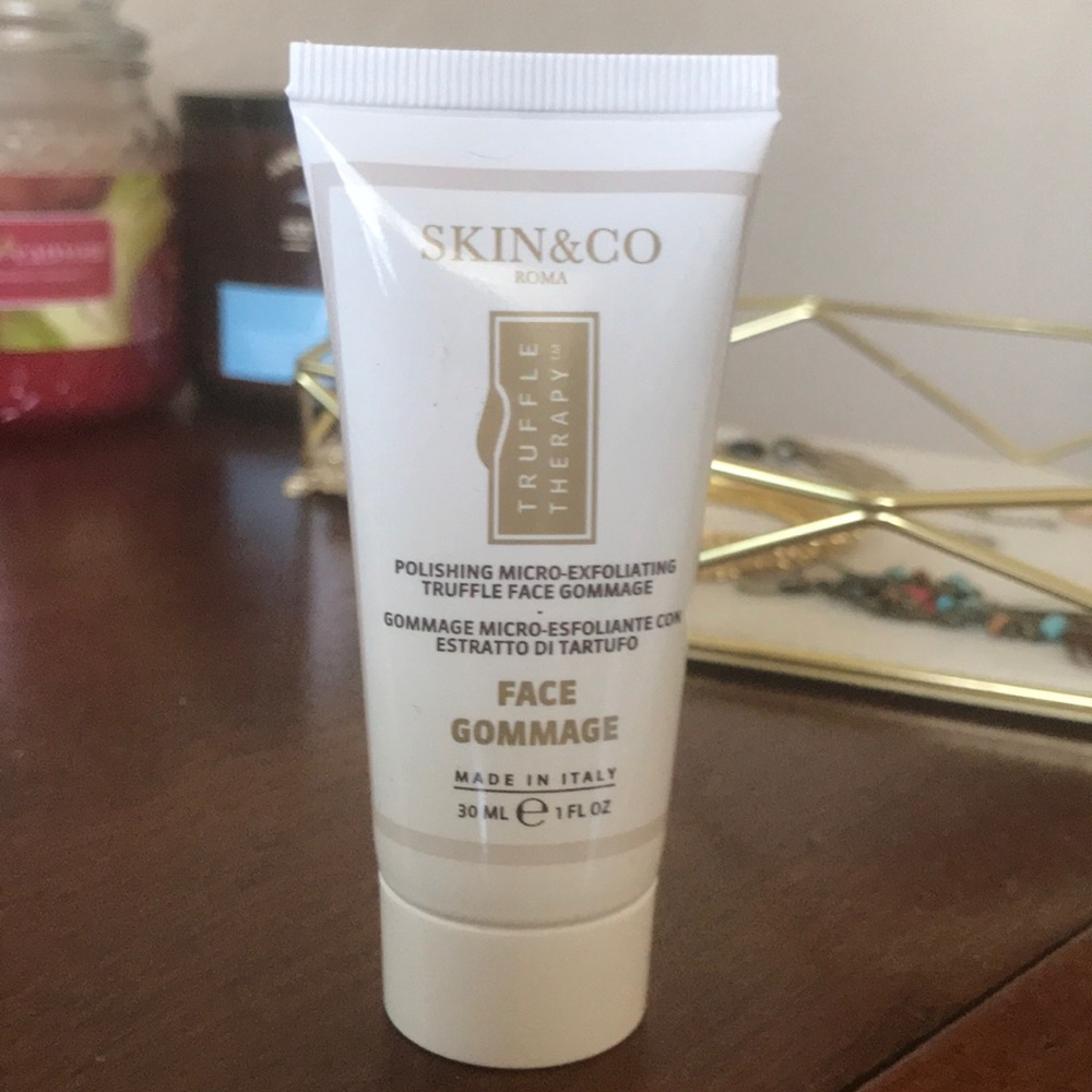 🌺 5 FOR $20! 🌺 SKIN&CO MICRO-EXFOLIATING SCRUB